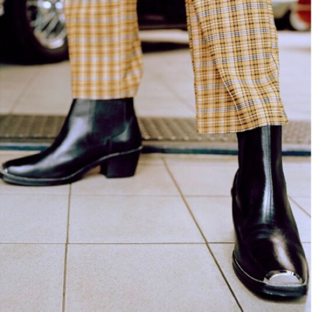 Urban outfitters Anna cap toe Chelsea boots